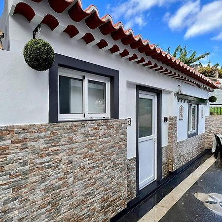 Modern Minimalist Studio With Essential Comfort Φουνκάλ Εξωτερικό φωτογραφία